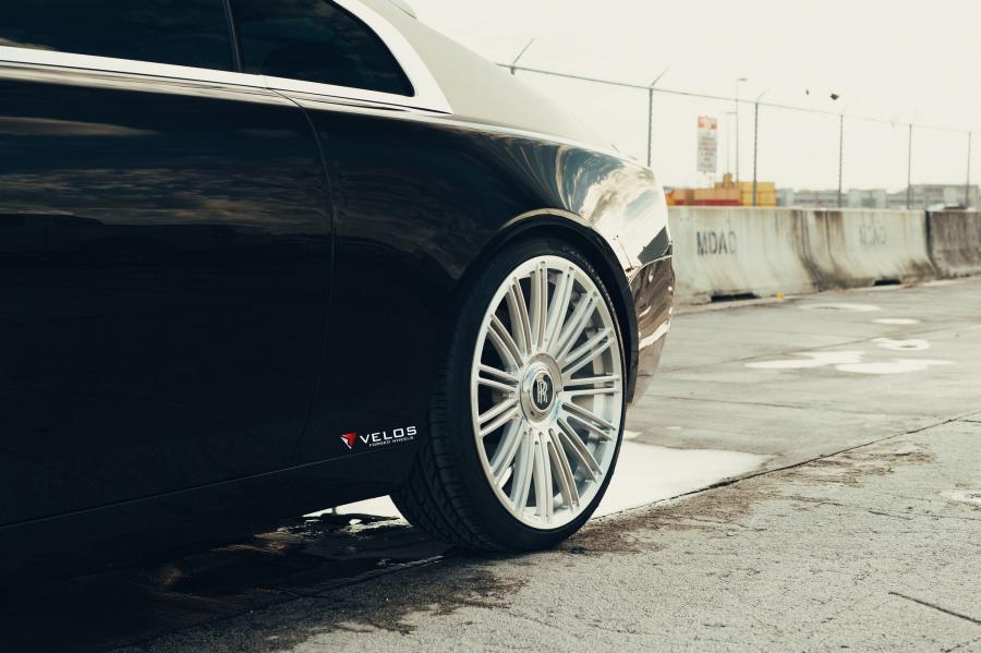Детали экстерьера Rolls-Royce Wraith on Velos Wheels (CRS15) 2019 года  (фото 16 из 17)